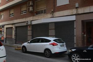 Alquiler de local comercial con dos persianas en pleno centro de la ciudad de Orihuela. photo 0