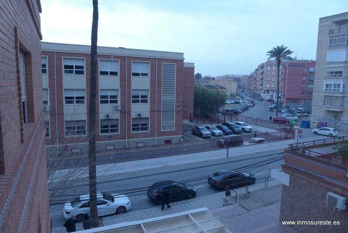 Alquiler de piso en Orihuela, zona de El Palmeral. Vivienda de 115 m2. construidos. photo 0