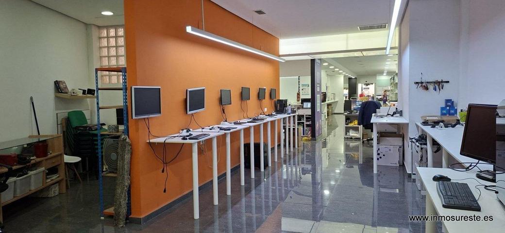 Local de 200 m2. para traspaso y alquiler en el centro de Orihuela. photo 0