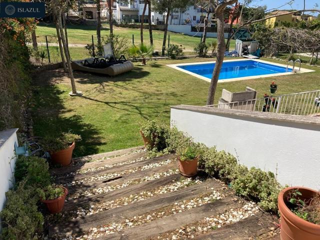 EXCLUSIVO CHALET INDEPENDIENTE CON PARCELA Y PISCINA PROPIA photo 0