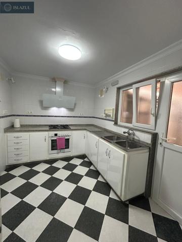 Piso a 600 metros de la playa, con 3 dormitorios, 1 baño + 1 aseo photo 0