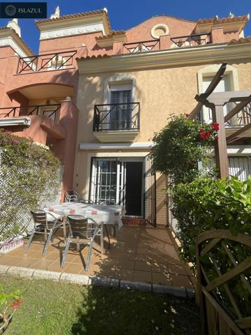 ADOSADO CON JARDIN EN URBANIZACION PRIVADA photo 0