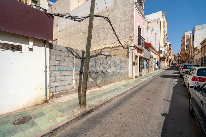Suelo de uso residencial para Promoción. Volumen edificable: Planta baja + 3 plantas + ático. photo 0