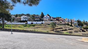 Parcela urbana de 2.000 m2 en la Zubia en un entorno único. photo 0