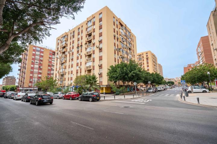 Vivienda de alquiler dando a la Avd. Mediterráneo photo 0