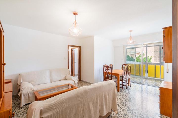 Vivienda de alquiler dando a la Avd. Mediterráneo photo 0