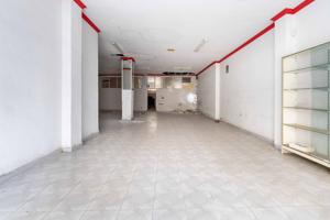 OPORTUNIDAD LOCAL COMERCIAL EN EL CENTRO DE BAZA photo 0