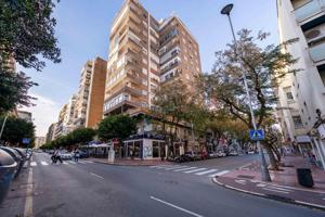 Espacio, luz y una ubicación inmejorable en pleno centro de Almería photo 0