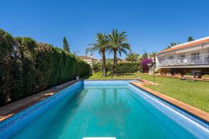 Exclusivo Chalet en Parcela de 1.050 m² con Piscina Privada en Aguadulce Sur photo 0