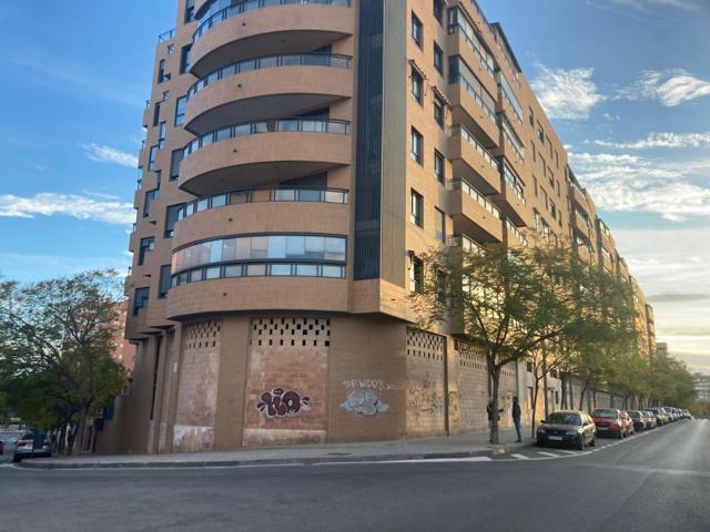 GRAN LOCAL COMERCIAL de 574 m2 CON PLAZA DE GARAJE. ZONA BENALUA-BABEL photo 0