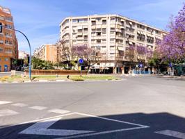 ¡¡¡ GRAN VIVIENDA CON VISTAS A LA PLAZA AMÉRICA, EXTERIOR Y CON GARAJE OPCIONAL !!!! photo 0