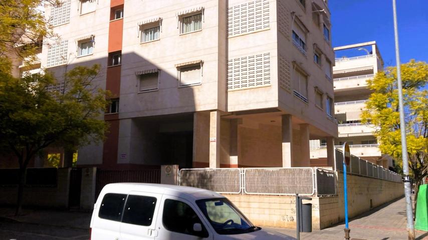 !!!! AMPLIO GARAJE Y TRASTERO JUNTO PARADA TRAM HOSPITAL ¡¡¡¡ photo 0