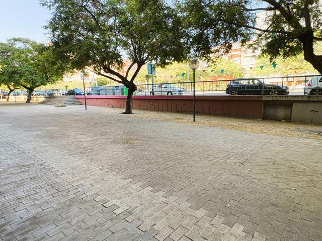 LOCAL COMERCIA CON LICENCIA PARA RESTAURACION ZONA BABEL FRENTE HOTEL NH photo 0