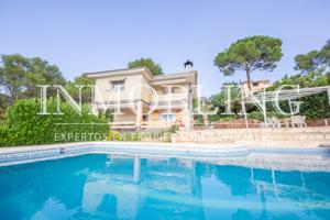 Casa o chalet en venta en Del Taió, Castellví de Rosanes photo 0