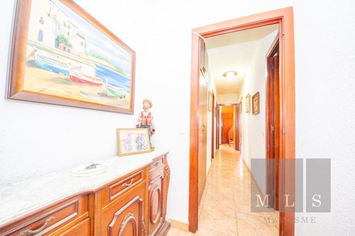 Amplio piso de 4 habitaciones y parquing en Cerdanyola Nord, Mataró photo 0