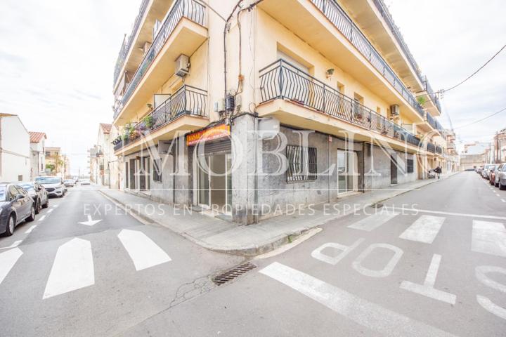 Local esquinero en alquiler photo 0