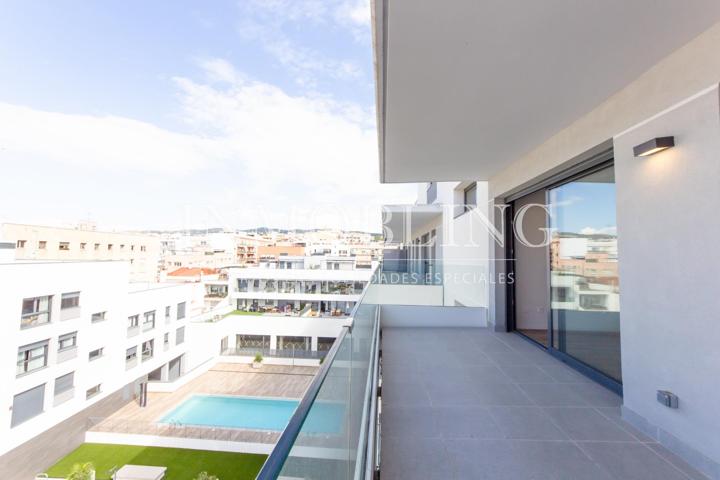 ¡Piso de 4 habitaciones nuevo a estrenar! Con parking y piscina. photo 0