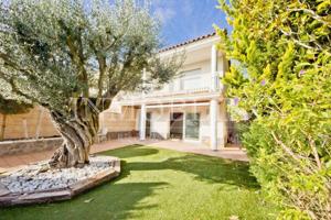 ¡Espectacular casa con vistas a mar! photo 0