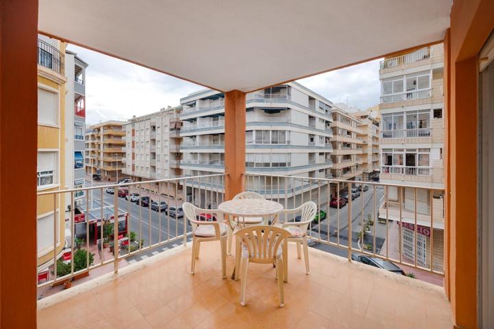 Apartamento, 100 metros hasta playa del cura en Torrevieja photo 0