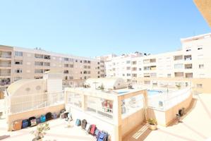 Bonito apartamento con piscina comunitaria en Torrevieja photo 0