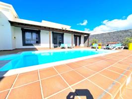 Villa en venta en Playa Blanca photo 0