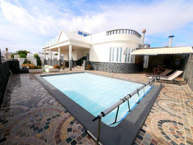 EXCEPCIONAL VILLA EN TAHICHE CON PISCINA Y APARTAMENTO photo 0