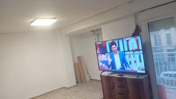 PISO EN VENTA con gran potencial en Avda. Peset Aleixandre — ¡No lo dejes escapar! photo 0