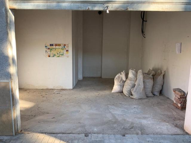 Bajo en venta en Burjassot zona Maria Ros photo 0