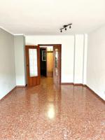 Piso en venta en Burjassot – ¡Perfecto para vivir o invertir! 4 HABITACIONES Y 2 BAÑOS💼🏡 photo 0
