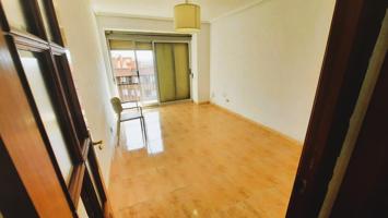 Piso en venta ideal para vivir o invertir, junto al Nou Mestalla photo 0