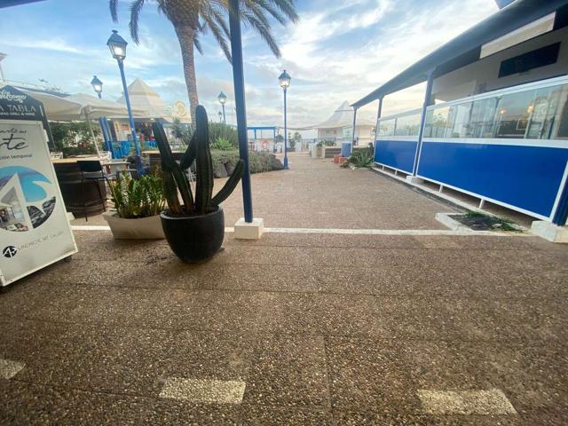 Local comercial con múltiples posibilidades en Costa Teguise photo 0