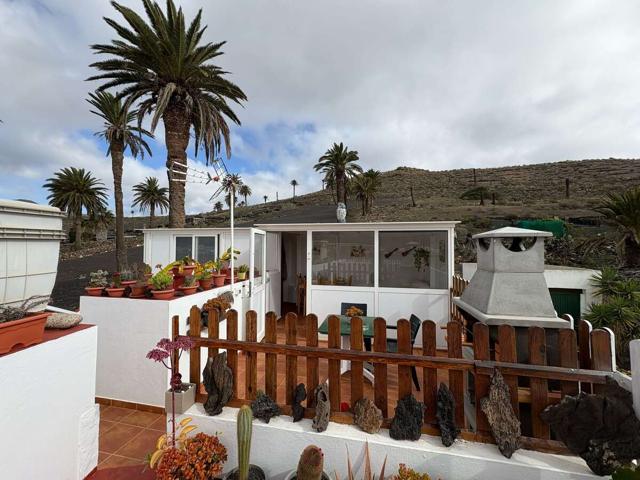 CASA REFORMADA CON ENCANTO EN EL PINTORESCO PUEBLO DE HARÍA, LANZAROTE. photo 0