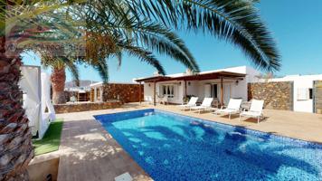 (Ref.362131 - FXJO) Villa independiente totalmente reformada con piscina privada en Playa Blanca photo 0