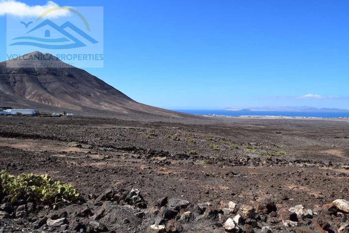 Gran parcela urbana con vistas panorámicas en Maciot, Playa Blanca, Yaiza photo 0