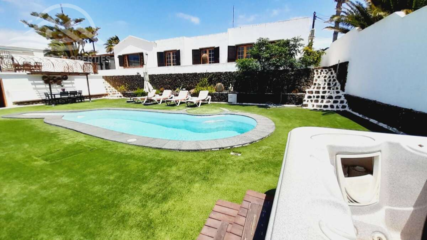 (Ref.558495) 2 Villas dentro de una maravillosa propiedad con vistas al mar en GUIME photo 0