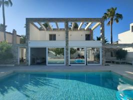 Espectacular villa de lujo con piscina privada en La Zenia, Orihuela Costa photo 0