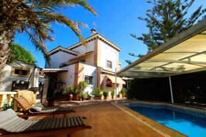 Villa independiente con 6 dormitorios y piscina en Aguas Nuevas II - Torrevieja photo 0