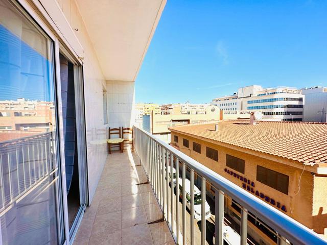 Apartamento en venta en Torrevieja Tres dormitorios un baño photo 0