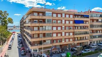 Vive el Mediterráneo: Apartamento de Ensueño en Torrevieja a Solo 50 Metros del Mar photo 0