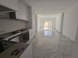 Apartamento totalmente reformado y moderno cerca del mar en Torrevieja photo 0