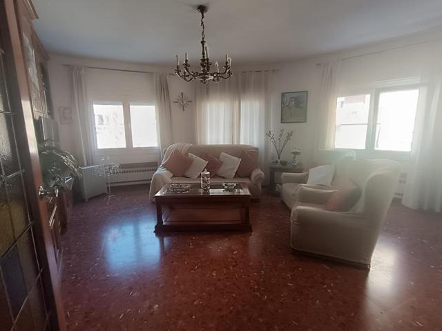 Gran piso en Cornellá photo 0