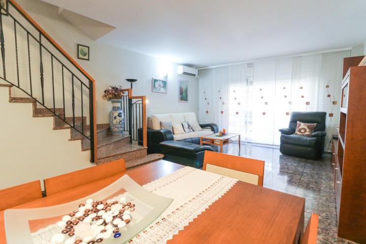 La CASA adosada que busca tu familia photo 0