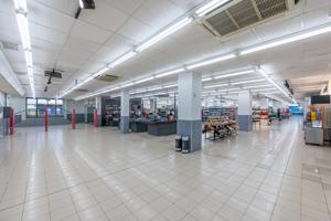 Inversión Segura: Local Comercial en Fuengirola con una Rentabilidad Garantizada del 4.5% photo 0