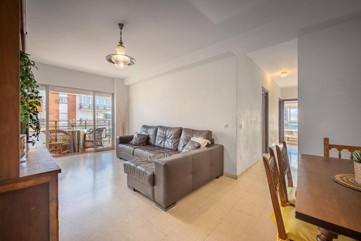 Magnífico piso en planta 9 con vistas al mar y al pueblo photo 0