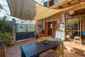 Casa de dos plantas haciendo esquina con garaje y terraza en Consell photo 0