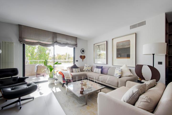 Piso En venta en Calle Solano, Zona Prado De Somosaguas - La Finca, Pozuelo De Alarcón photo 0