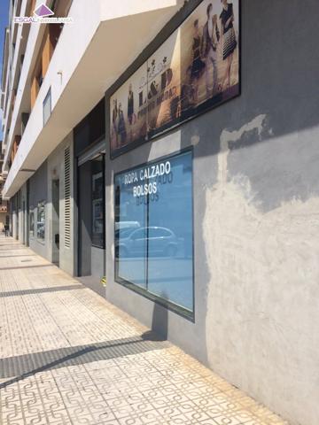 Se vende Local Comercial en zona Mercadona de Monzon photo 0