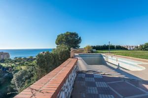 ESPECTACULAR VILLA DE MAS DE 400M2 EN UNA SOLA PLANTA EN PARCELA DE CASI 9600M2 photo 0