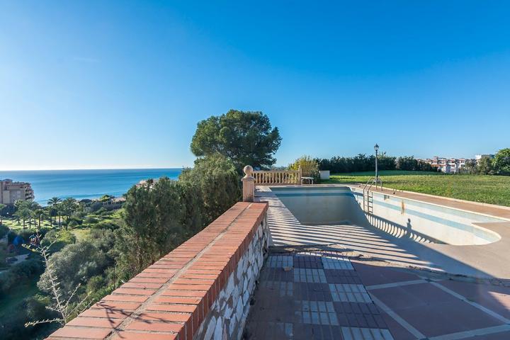 ESPECTACULAR VILLA DE MAS DE 400M2 EN UNA SOLA PLANTA EN PARCELA DE CASI 9600M2 photo 0