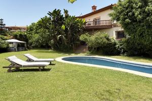 UBICACIÓN CENTRAL A TODO! Descubra la Villa de sus Sueños en Venta en Benalmádena Costa photo 0